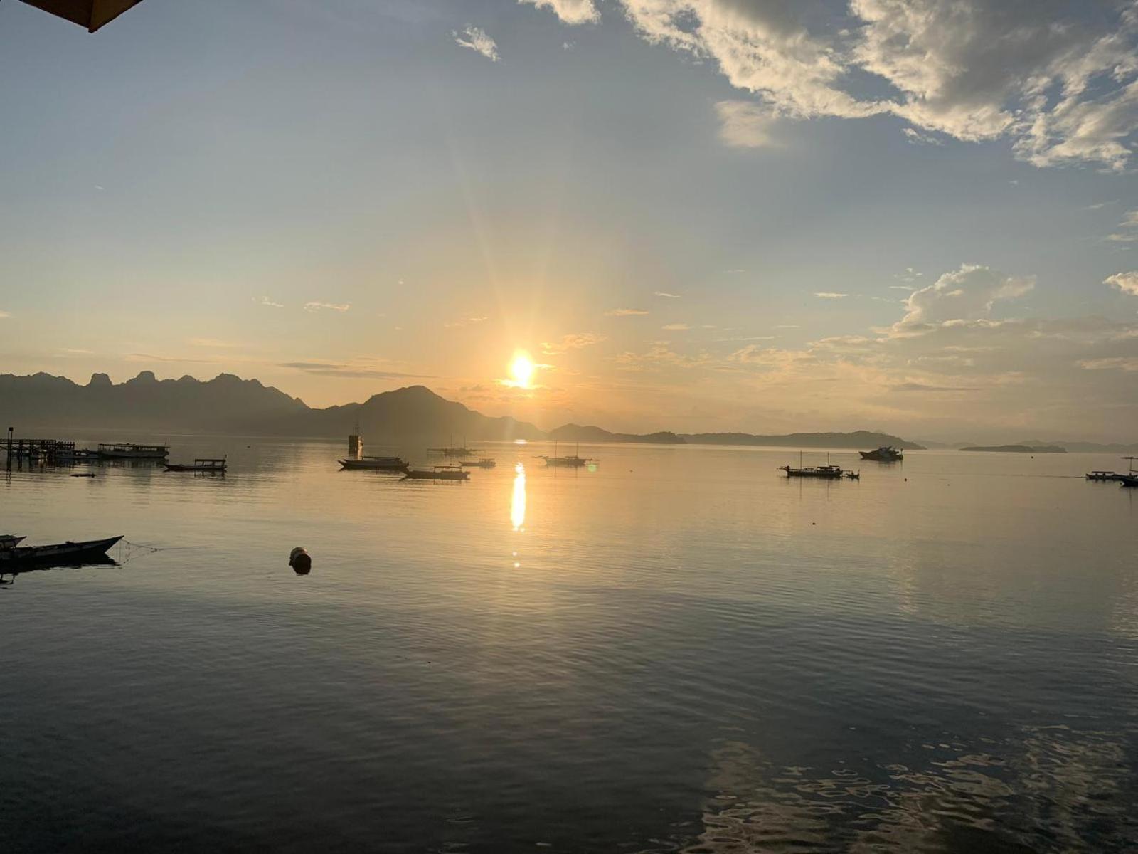 Ora Komodo Home Stay Eksteriør billede