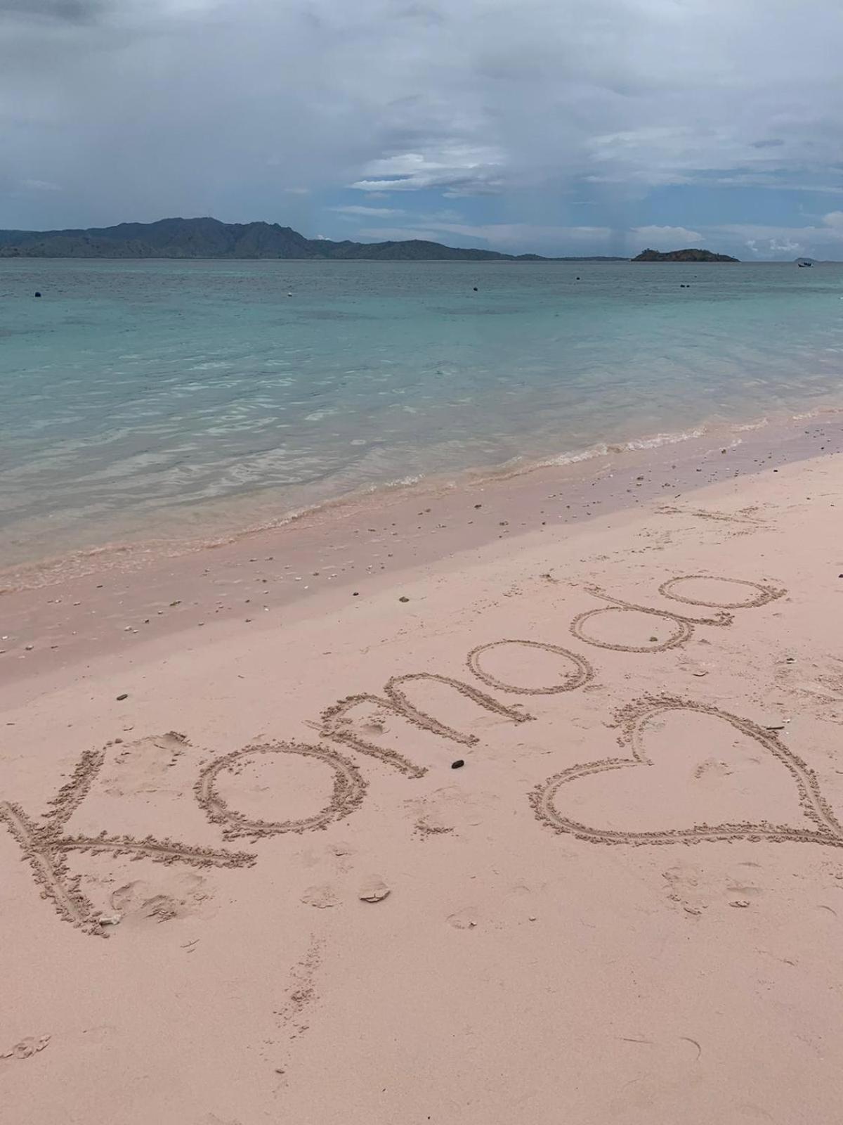 Ora Komodo Home Stay Eksteriør billede