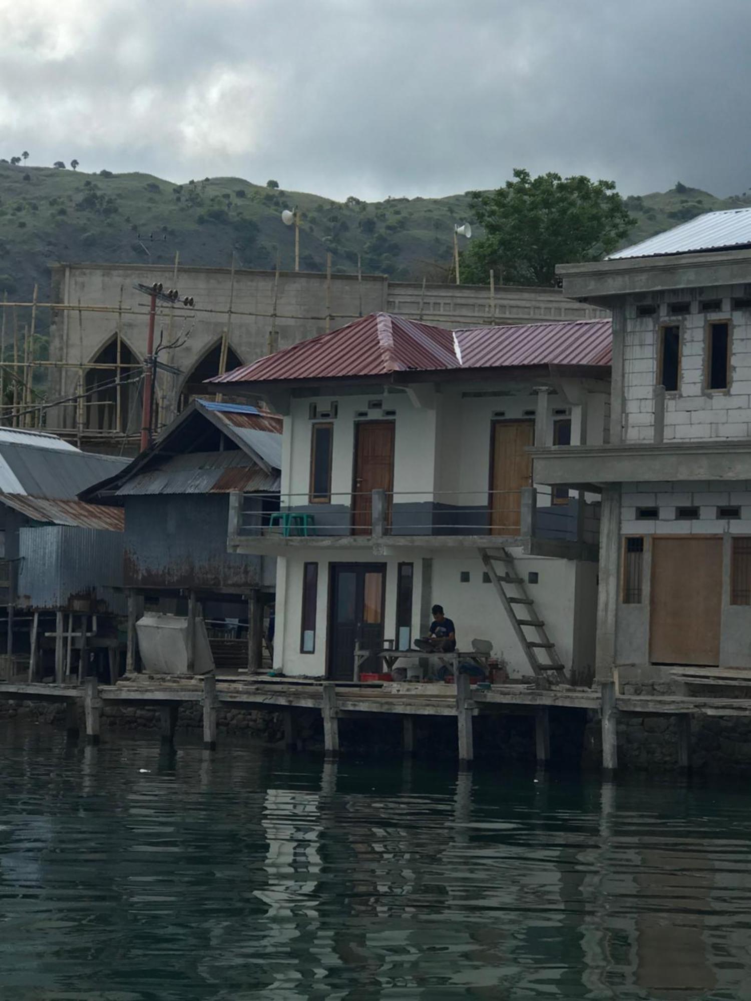 Ora Komodo Home Stay Eksteriør billede